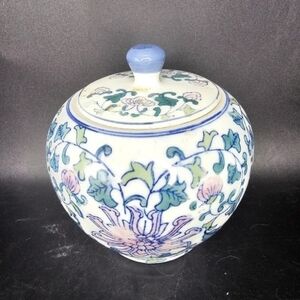 Vintage floral‎ ginger jar